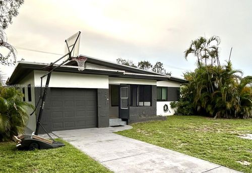 2631 Roosevelt St, Hollywood, FL, 33020-2938 | Card Image