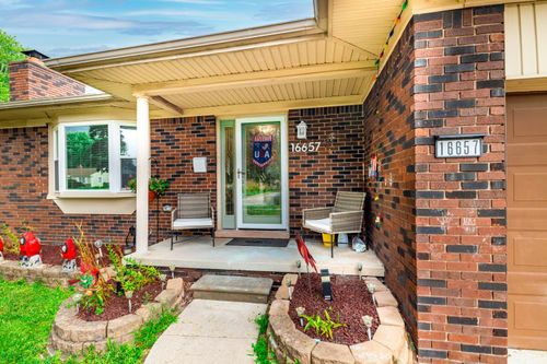 16657 Kennebec St, Southgate, MI, 48195-2153 | Card Image