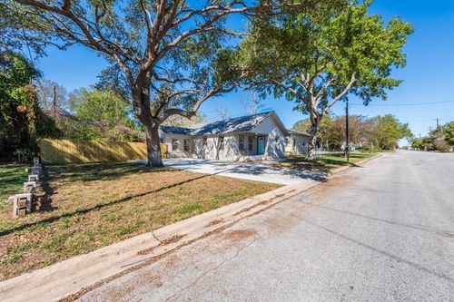 404 S Oak Avenue, Luling, TX, 78648 | Card Image