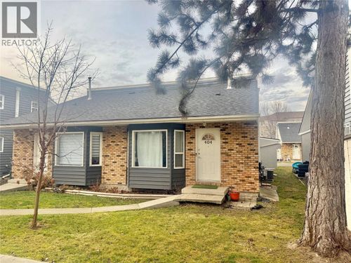 404-3155 Gordon Dr, Kelowna, BC, V1W3N6 | Card Image