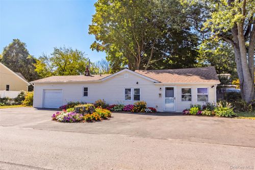 20 Buchanan Ave, Wyandanch, NY, 11798-2504 | Card Image