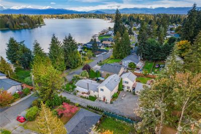 4715 N Island Drive E, House other with 5 bedrooms, 3 bathrooms and 4 parking in Bonney Lake WA | Image 3