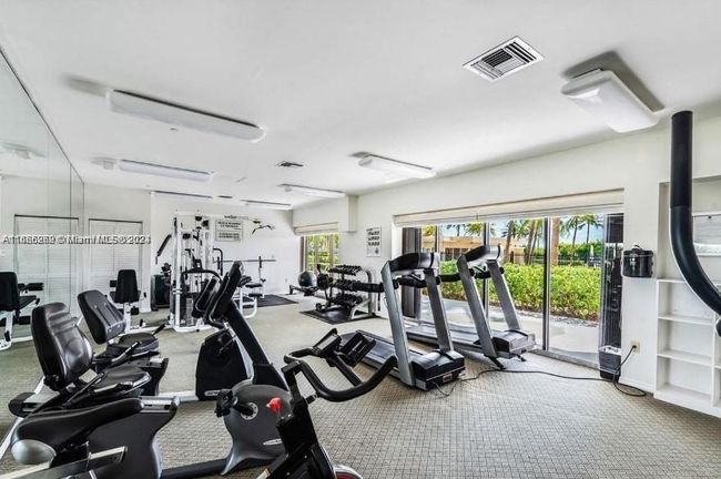 APT-810 - 2625 Collins Ave, Condo with 1 bedrooms, 2 bathrooms and null parking in Miami Beach FL | Image 26