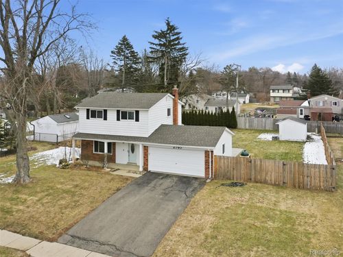 2740 Caterham Dr, Waterford, MI, 48329-2614 | Card Image