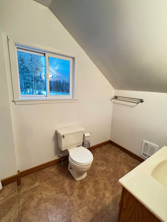 16682 Highway 31, House other with 3 bedrooms, 3 bathrooms and null parking in Metaline Falls WA | Image 17