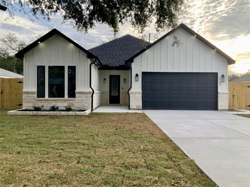 1703 Colby Dr, Baytown, TX, 77520-5411 | Card Image