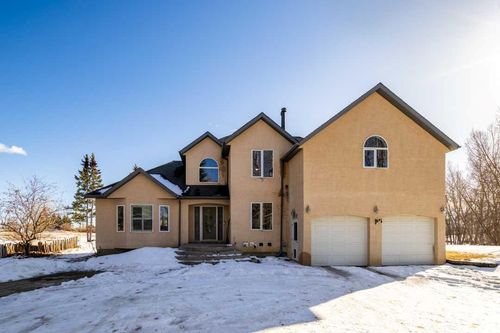 25273 Lower Springbank Road, Home with 3 bedrooms, 2 bathrooms and 6 parking in Rural Rocky View County AB | Card Image
