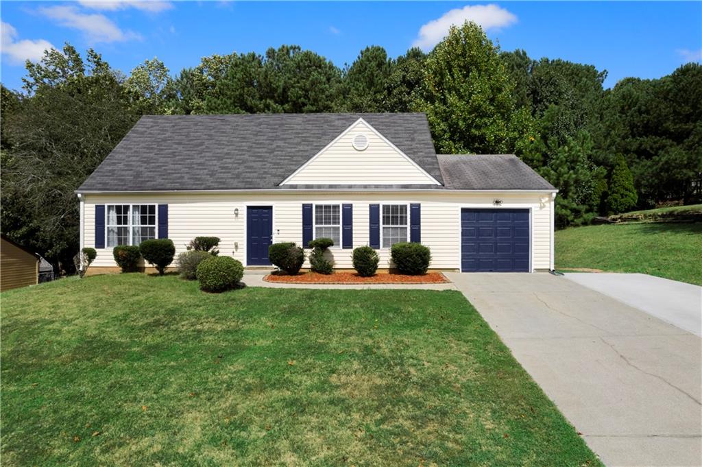 Grand Fox Cir, Flowery Branch, GA 30542