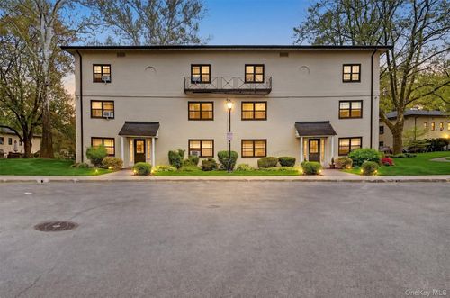2l-2 Field End Ln, Eastchester, NY, 10709-1131 | Card Image
