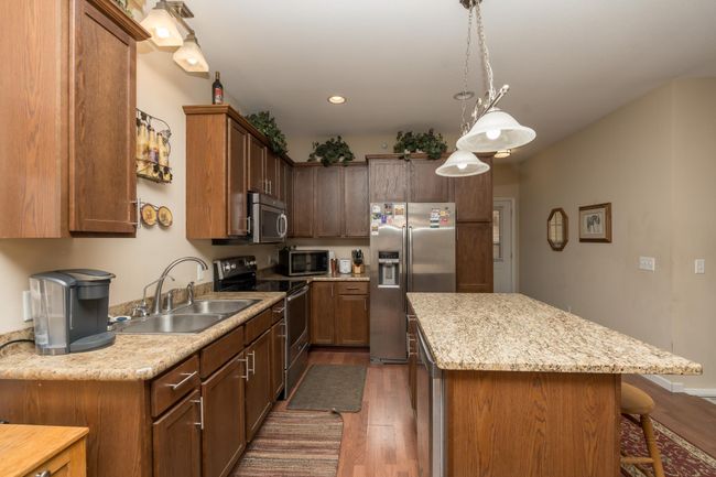4129 Jarmann Ln, Townhouse with 3 bedrooms, 3 bathrooms and null parking in Shakopee MN | Image 6