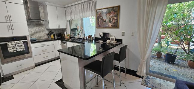 3903 - 3903 Parkside Ln, Townhouse with 3 bedrooms, 2 bathrooms and null parking in Hollywood FL | Image 2