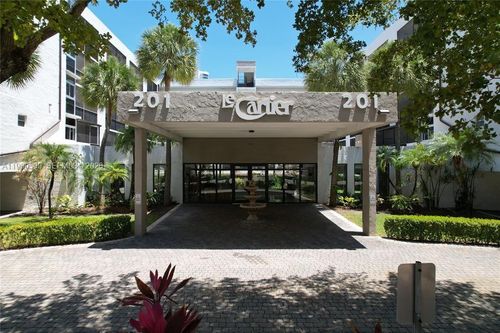 423-201 178th Dr, Sunny Isles Beach, FL, 33160-2875 | Card Image