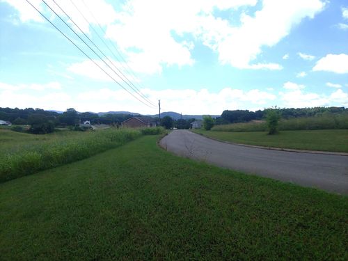 11 Pocahontas Ln, Rutledge, TN, 37861 | Card Image
