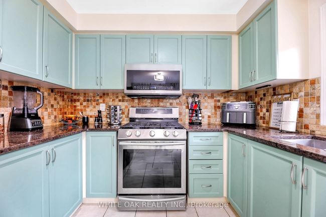 43 Sassafras Cir, House attached with 4 bedrooms, 4 bathrooms and 2 parking in Thornhill ON | Image 15