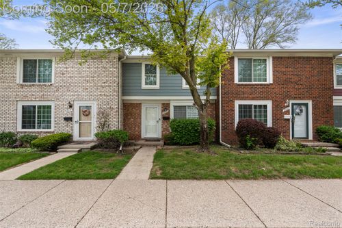 17-24525 Seaton Circuit E, Warren, MI, 48091-1679 | Card Image