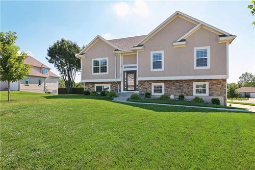 805 Cedar Ridge Dr, Raymore, MO, 64083-9088 | Card Image