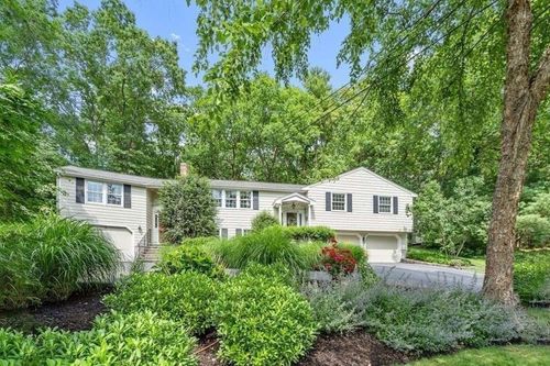 17 Stagecoach Road, Medfield, MA, 02052 | Card Image