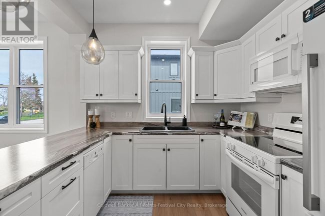 82 Gloucester Terr, House other with 2 bedrooms, 2 bathrooms and 4 parking in Goderich ON | Image 13