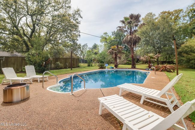 Pool and Backyard | Image 19