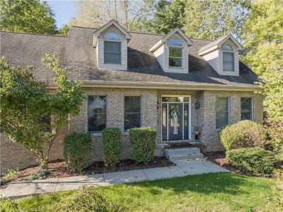 122 Hunter Drive, House other with 4 bedrooms, 3 bathrooms and 2 parking in Cranberry Twp PA | Image 1