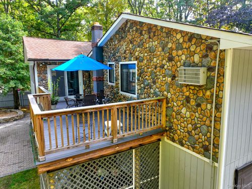 31 Queen Anne Ln, Wappingers Falls, NY, 12590-6013 | Card Image