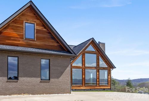 8 Nottingham Dr, Candler, NC, 28715-9418 | Card Image