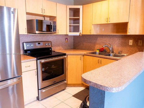 apt-4-13241 Sw 17th Ln, Miami, FL, 33175-7619 | Card Image
