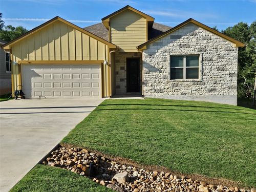 170 Nuuanu Ln, Bastrop, TX, 78602-6002 | Card Image
