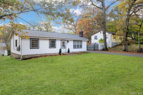 52 Maple Ln, Medford, NY, 11763-1040 | Card Image