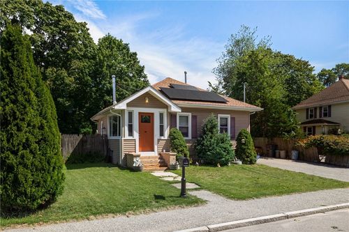 321 Church Ave, Warwick, RI, 02889-3220 | Card Image