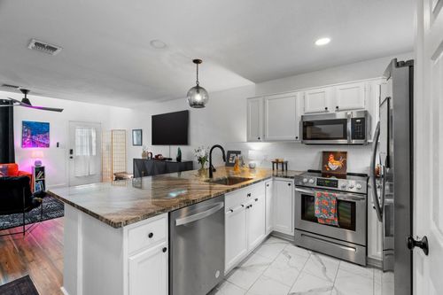 79 Winchester Dr, Euless, TX, 76039-4213 | Card Image