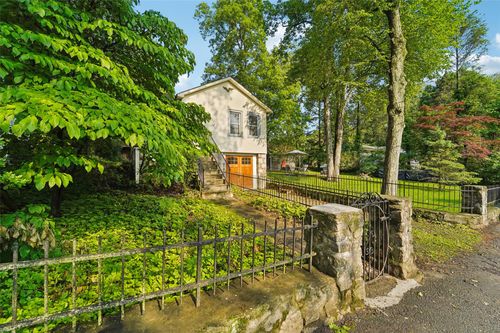 15 Pine St, Lake Peekskill, NY, 10537-1316 | Card Image
