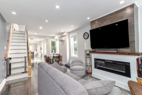 475 Locust Ave, Burlington City, NJ, 08016-4509 | Card Image