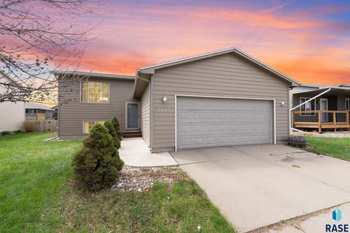 7825 W Stoney Creek St, Sioux Falls, SD, 57106-7754 | Card Image