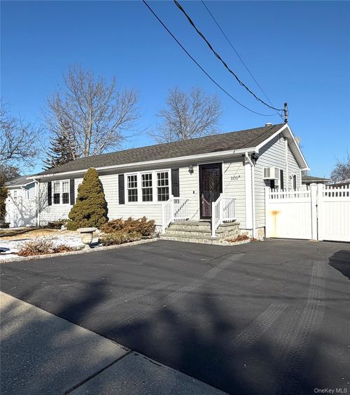 101 Rosevale Ave, Ronkonkoma, NY, 11779-3113 | Card Image