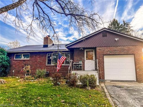 996 Sharon Hogue Rd, Masury, OH, 44438-9746 | Card Image