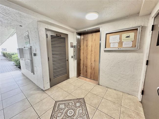 APT-307 - 3150 W Rolling Hills Cir, Condo with 2 bedrooms, 2 bathrooms and null parking in Davie FL | Image 4