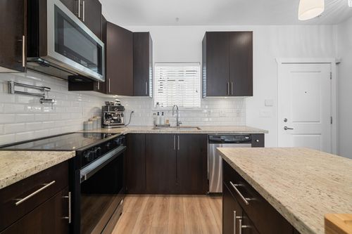 223-368 Ellesmere Ave, Burnaby, BC, V5B3S9 | Card Image