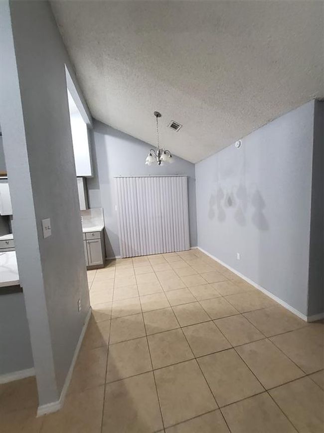 10151 Inwood Hollow Ln, Home with 3 bedrooms, 2 bathrooms and null parking in Houston TX | Image 6