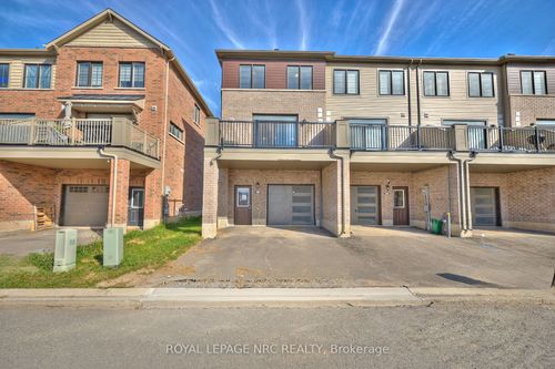 11 Melody Lane, Welland, ON, L3B0L6 | Card Image