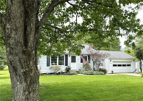 111 Fairview Rd, Chagrin Falls, OH, 44022-3914 | Card Image