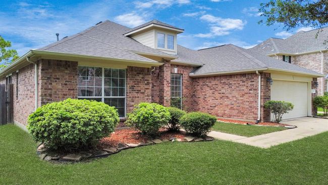 1604 Spring Glen Ln, House other with 3 bedrooms, 3 bathrooms and 2 parking in Pearland TX | Image 5