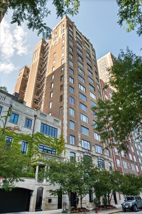 9n-2130 N Lincoln Park W, Chicago, IL, 60614-4638 | Card Image