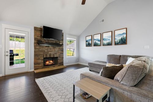 1301 Freedom Dr, Clarksville, TN, 37042-8245 | Card Image