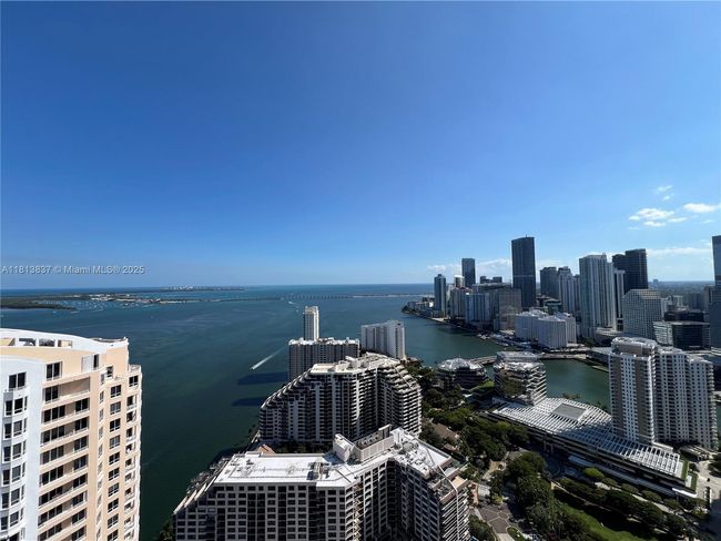 APT-4505 - 848 Brickell Key Dr, Condo with 3 bedrooms, 4 bathrooms and null parking in Miami FL | Image 4