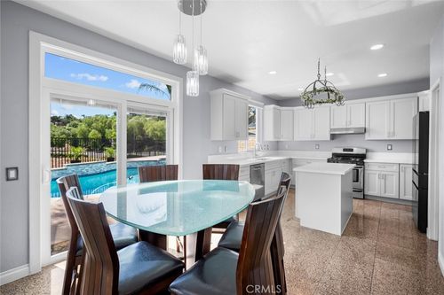 712 Shaffer St, Corona, CA, 92879-8886 | Card Image