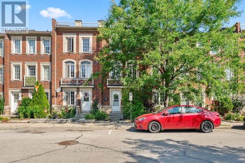8 Jim Baird Mews, North York, ON, M3L0C6 | Card Image