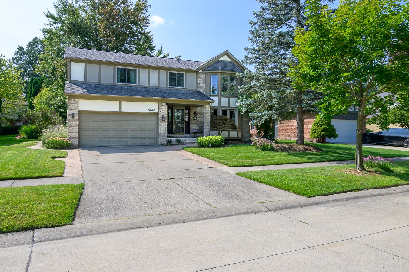 Silverstone Dr, Troy, MI 48085