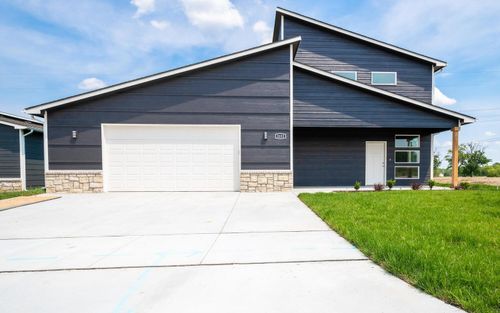 3152 E Highridge St, Park City, KS, 67219-4582 | Card Image