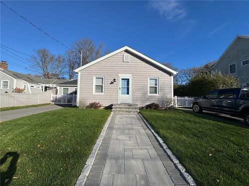 53 Center Ave, Middletown, RI, 02842-5809 | Card Image